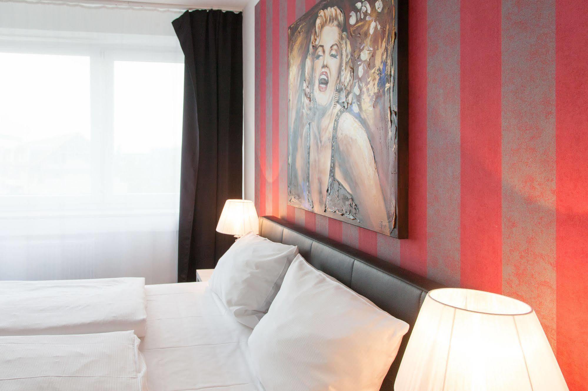 Hotel Stay Essen Esterno foto